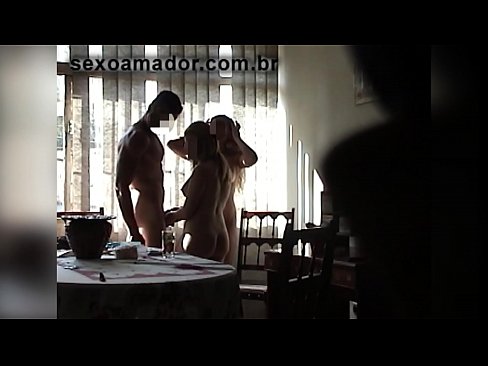 ❤️ Seksualni prijatelji pozivaju divovskog muškarca i trojku s njim ❤ Seks video na hr.sexflashgame.ru ❤